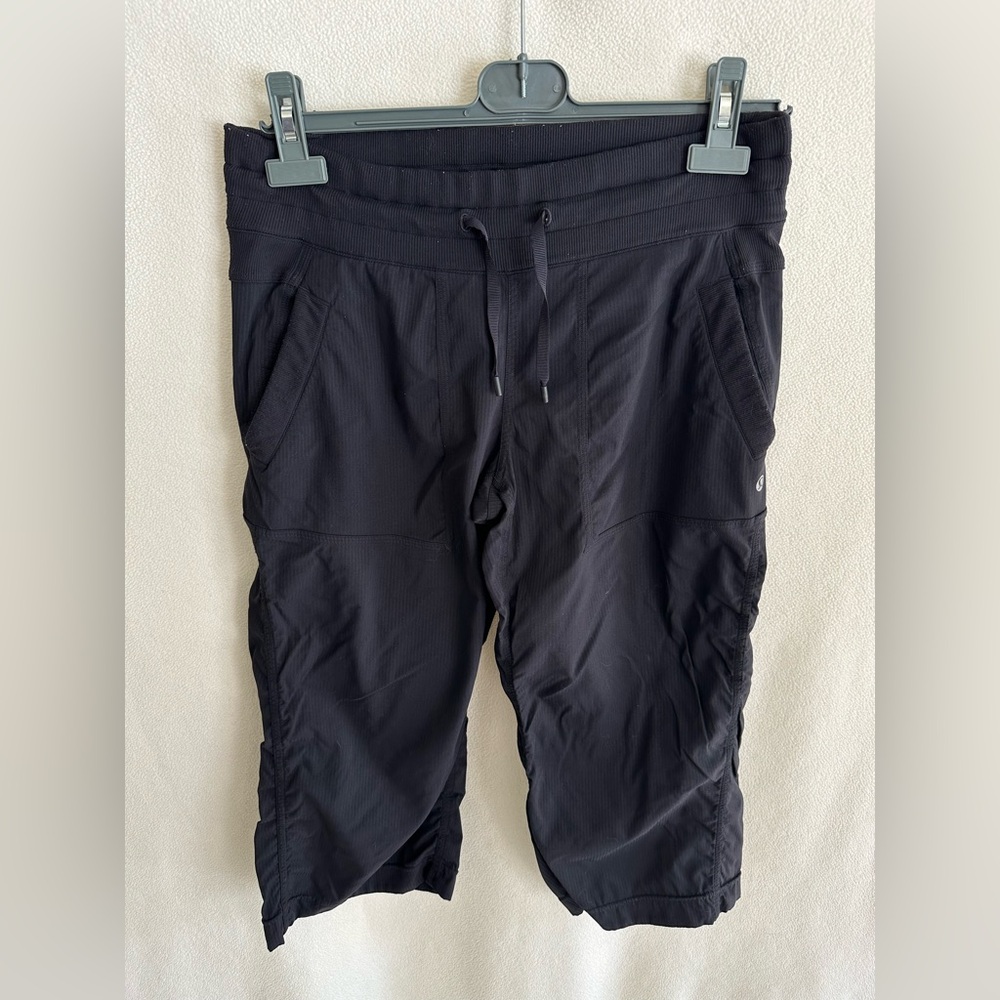 Lululemon Cropped Pants Women’s 6 Black Mid-Rise Studio Capri Pants Vintage